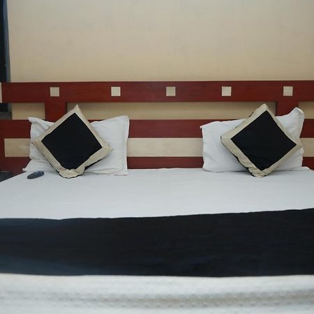 Hotel Nirmal Palace Kanpur Ngoại thất bức ảnh