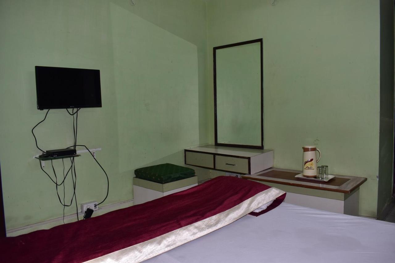 Hotel Nirmal Palace Kanpur Ngoại thất bức ảnh