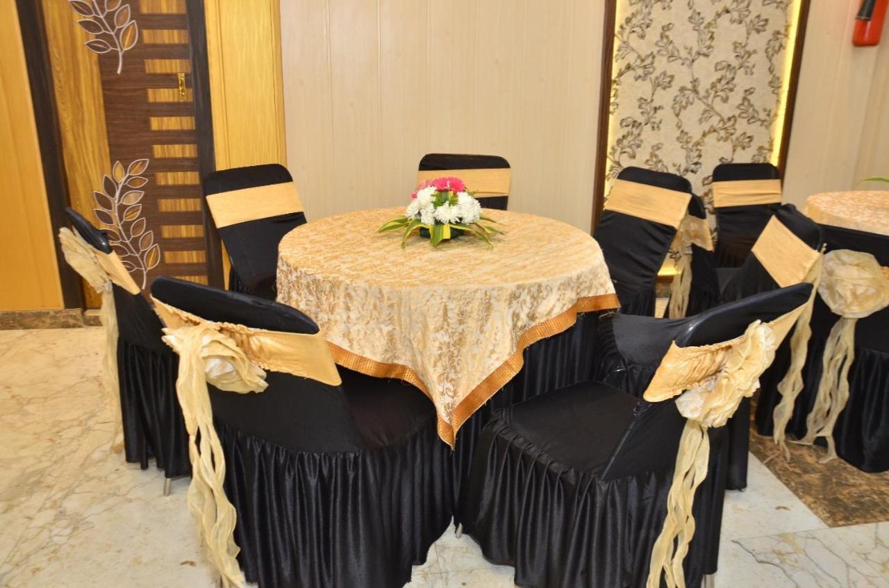 Hotel Nirmal Palace Kanpur Ngoại thất bức ảnh
